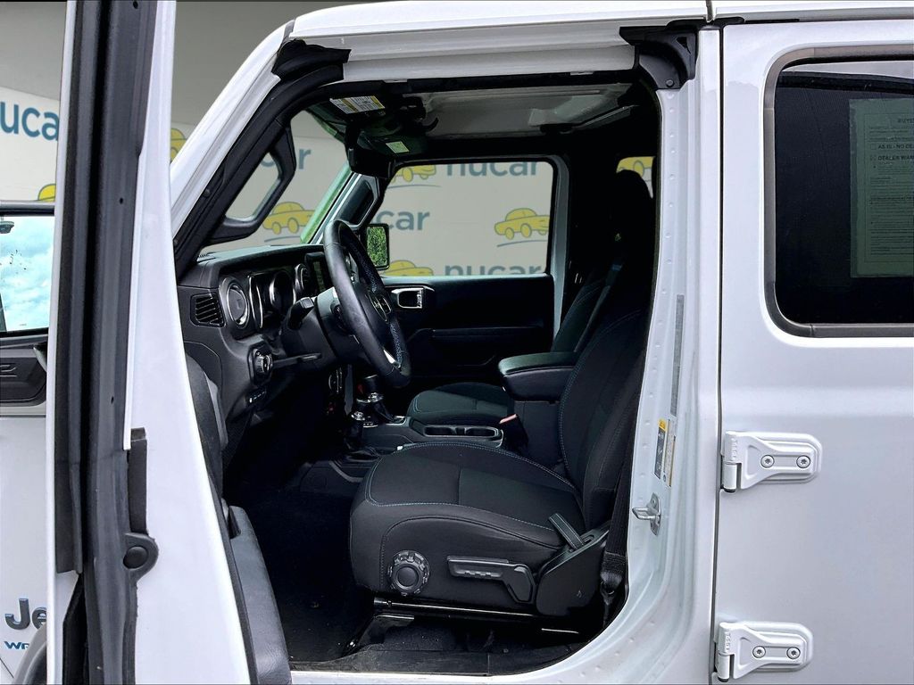 2023 Jeep Wrangler — photo 11