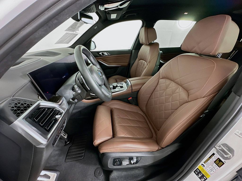 Thumbnail: 2023 BMW X7 - 22
