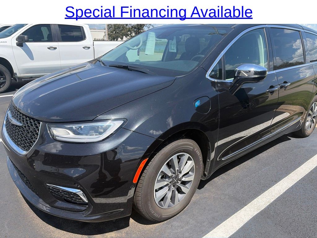 2022 Chrysler Pacifica Hybrid Limited FWD