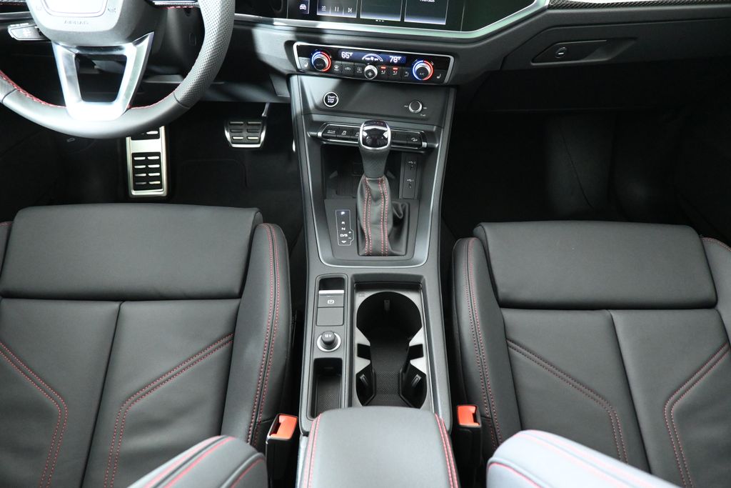 Thumbnail: 2025 Audi Q3 - 21