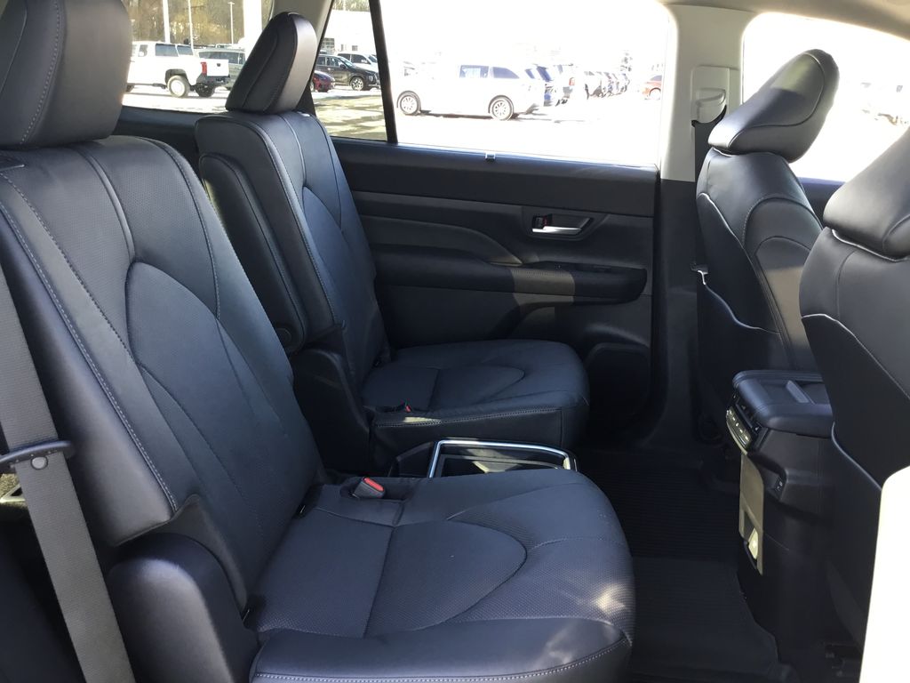 Thumbnail: 2026 Toyota Grand Highlander - 15