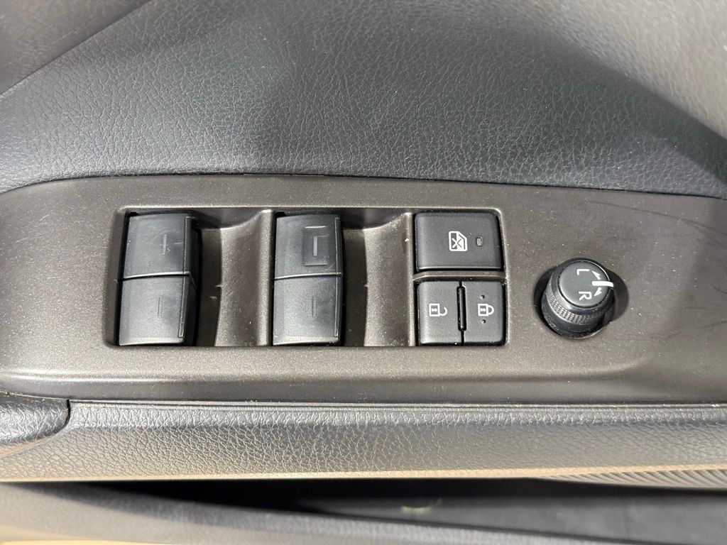 Thumbnail: 2023 Toyota Camry - 15