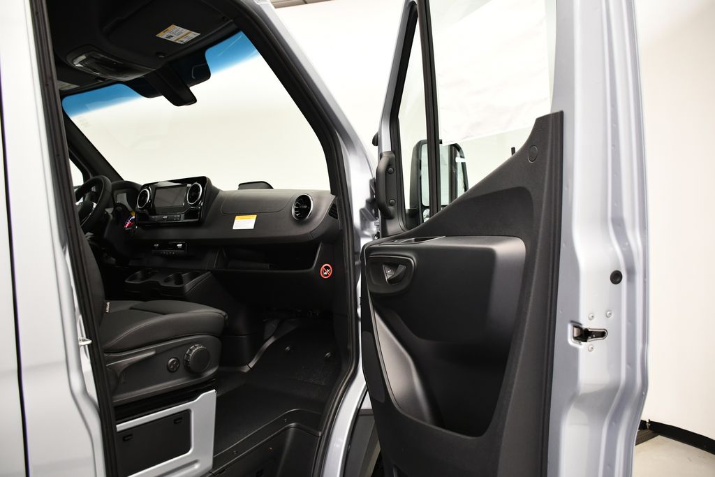 Thumbnail: 2025 Mercedes-Benz Sprinter - 30