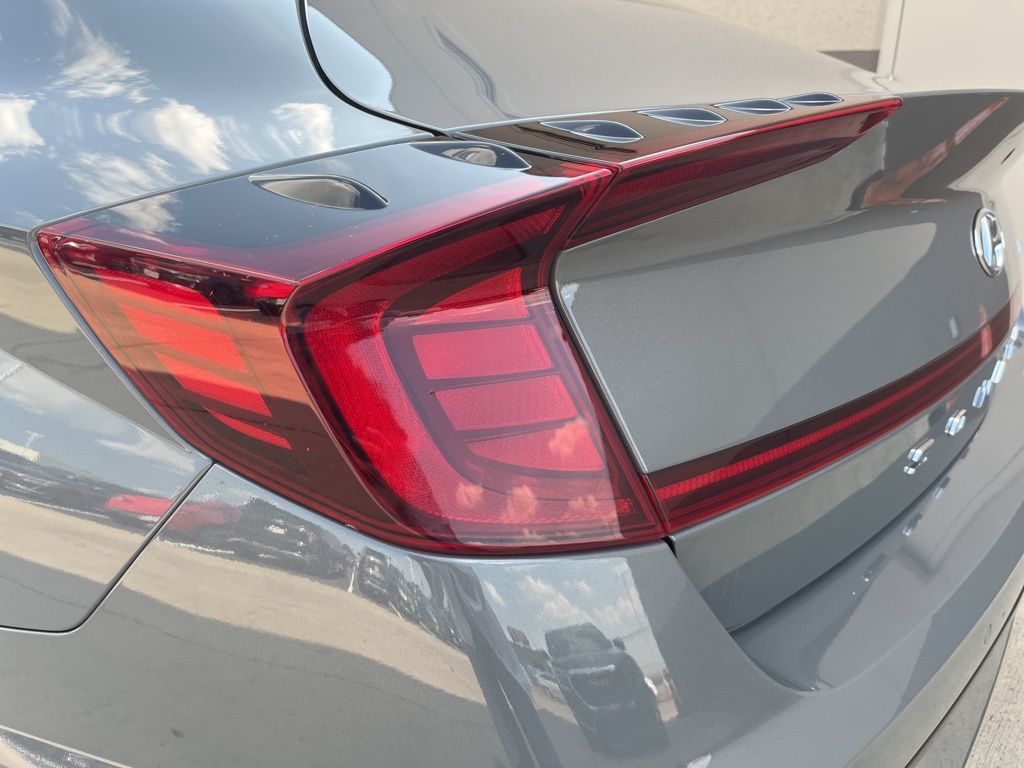 2022 Hyundai Sonata Limited 8