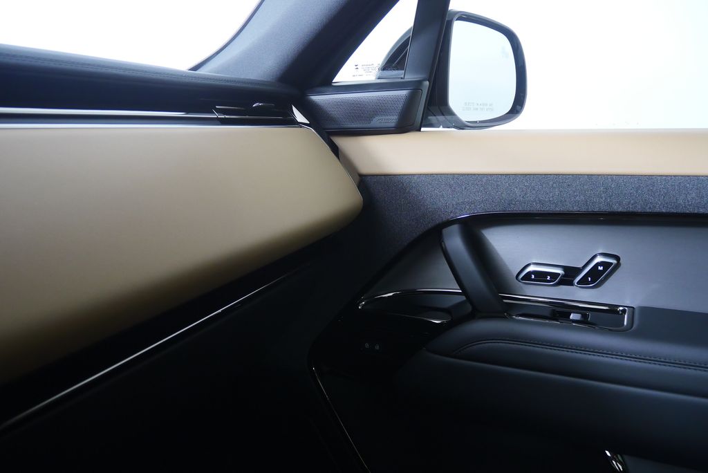 Thumbnail: 2025 Land Rover Range Rover Sport - 32