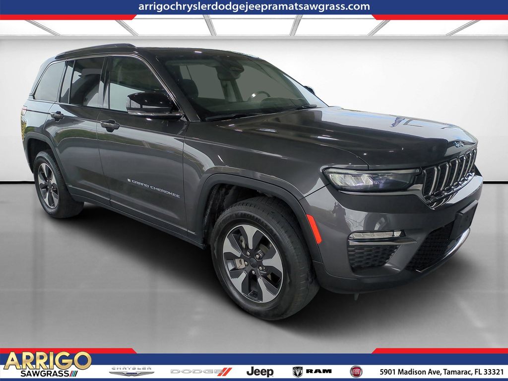 2024 Jeep Grand Cherokee media 1