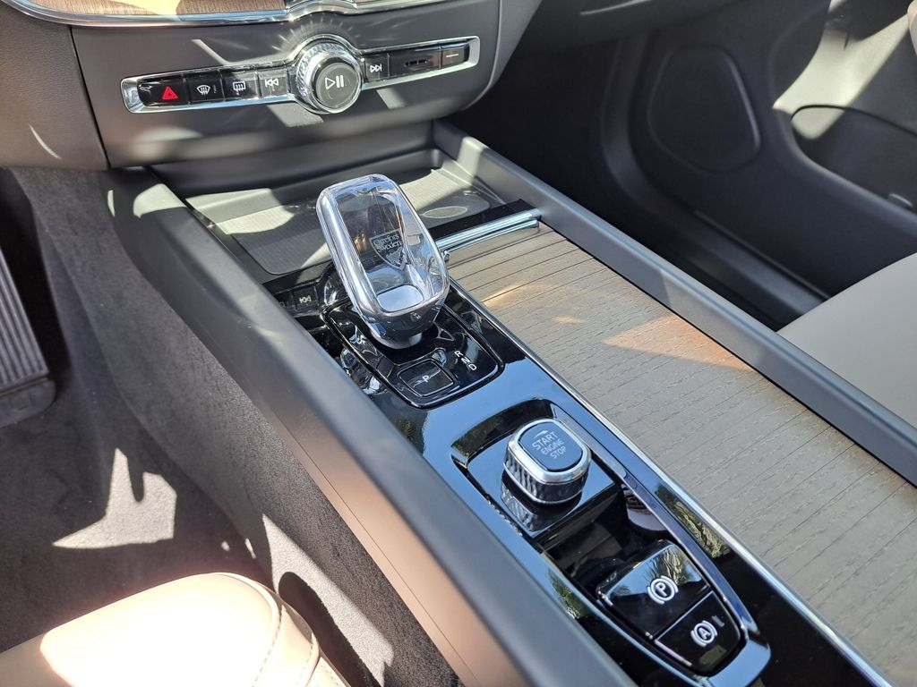 New Crystal White Metallic 2026 Volvo XC60 Plus for Sale in Miami