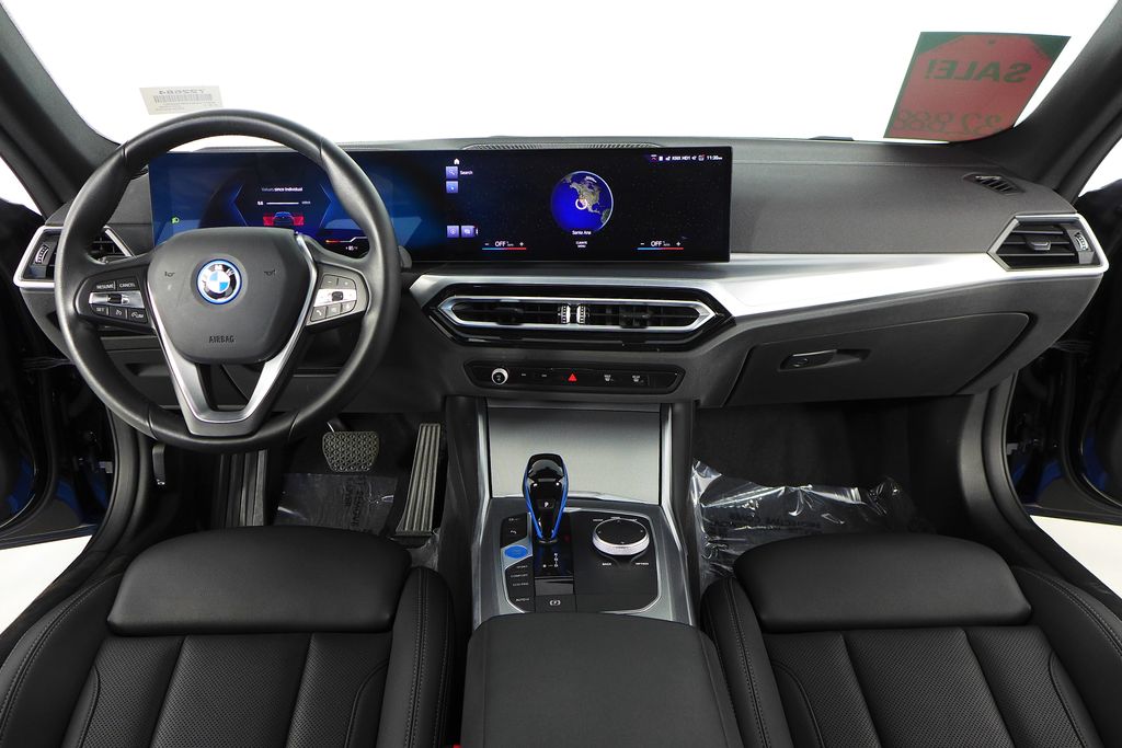 Thumbnail: 2022 BMW i4 - 25