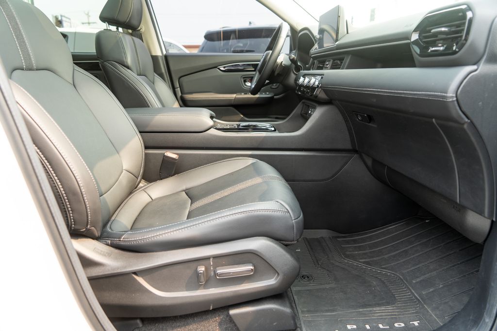 2024 Platinum White Pearl Honda Pilot Touring AWD SUV