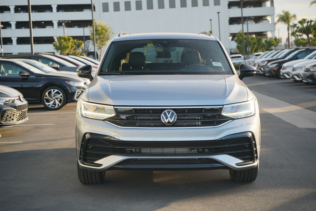 2024 Volkswagen Tiguan 2.0T SE R-Line Black 5