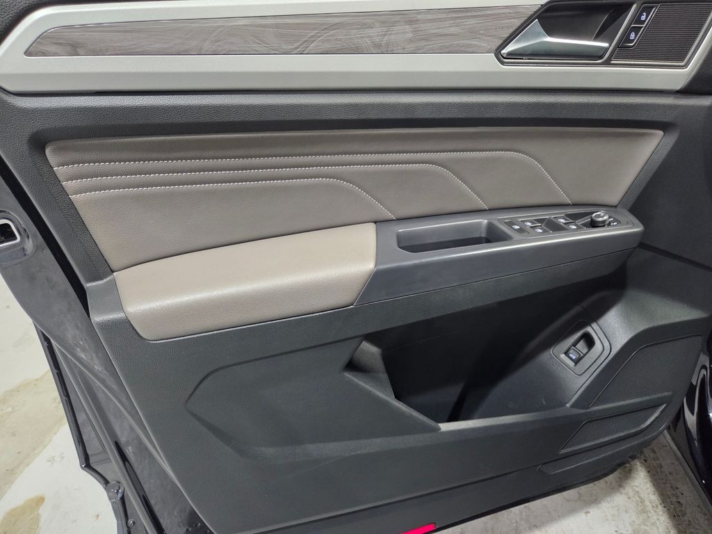 2021 Volkswagen Atlas Cross Sport 3.6L V6 SE w/Technology photo