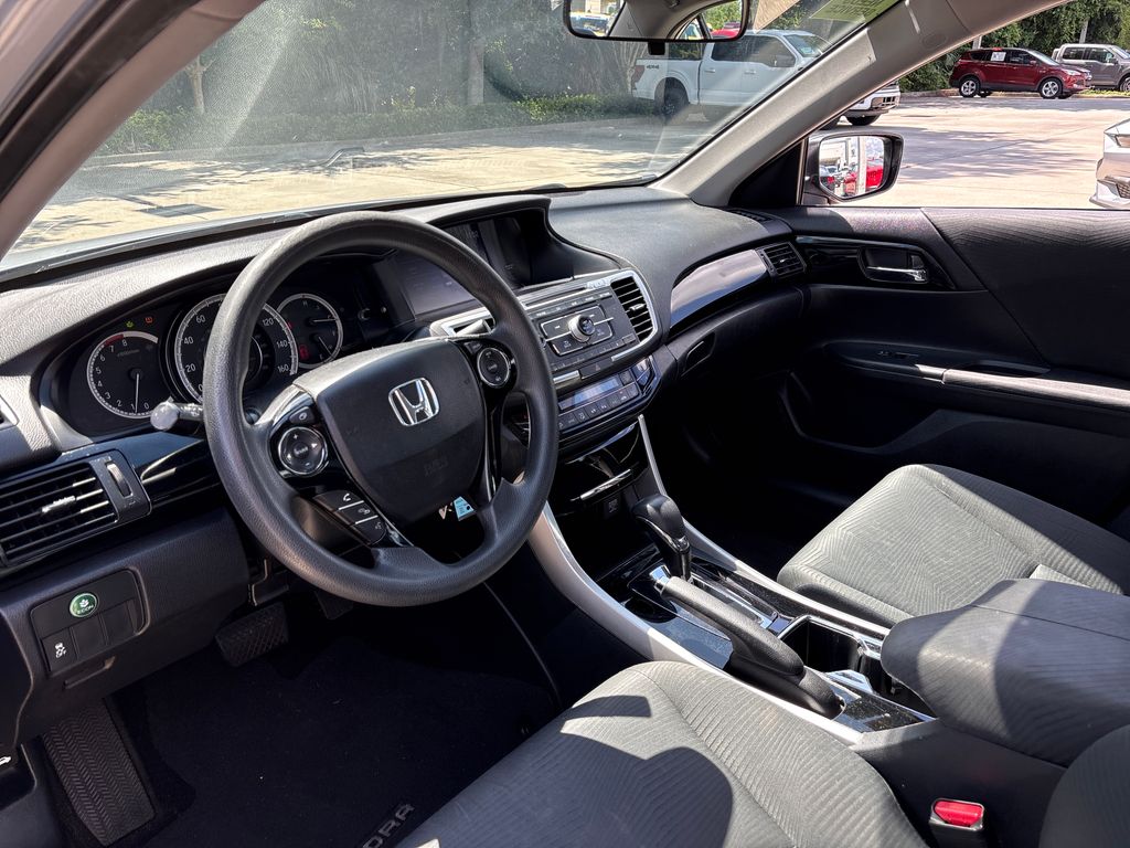 Used 2016  Honda LX image 6