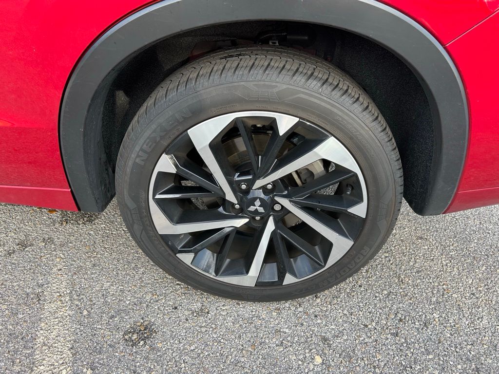 Thumbnail: 2024 Mitsubishi Outlander - 9