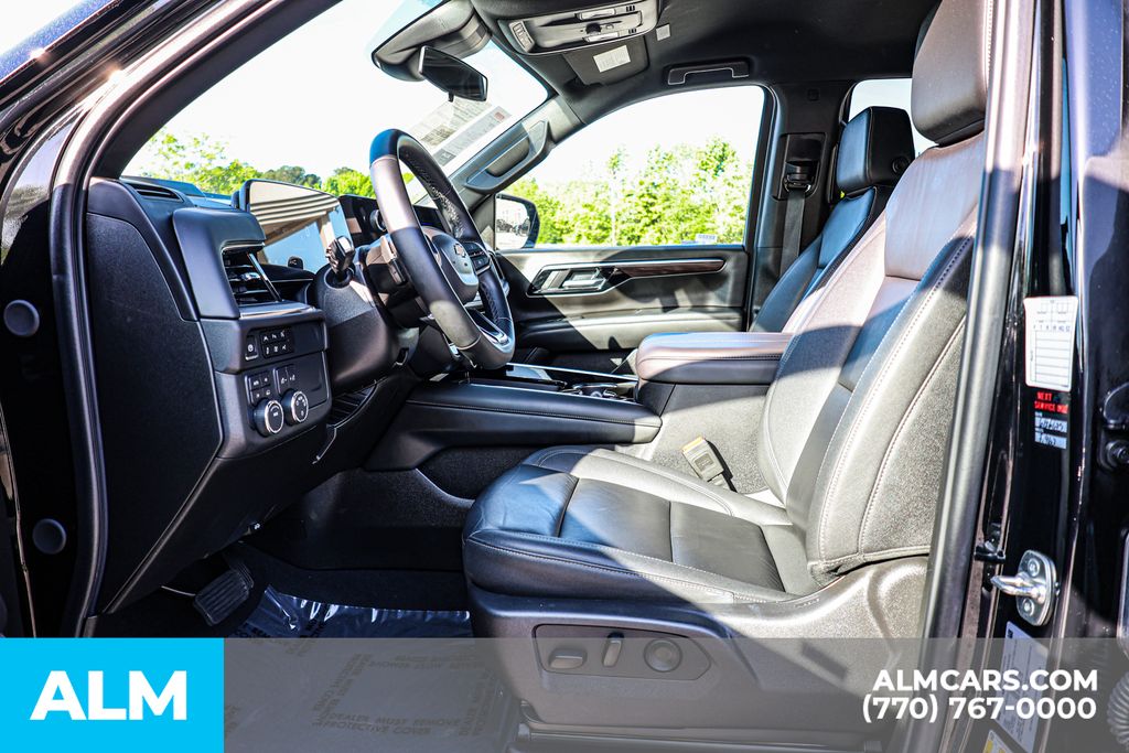 Used 2025 Black Chevrolet LT image 17