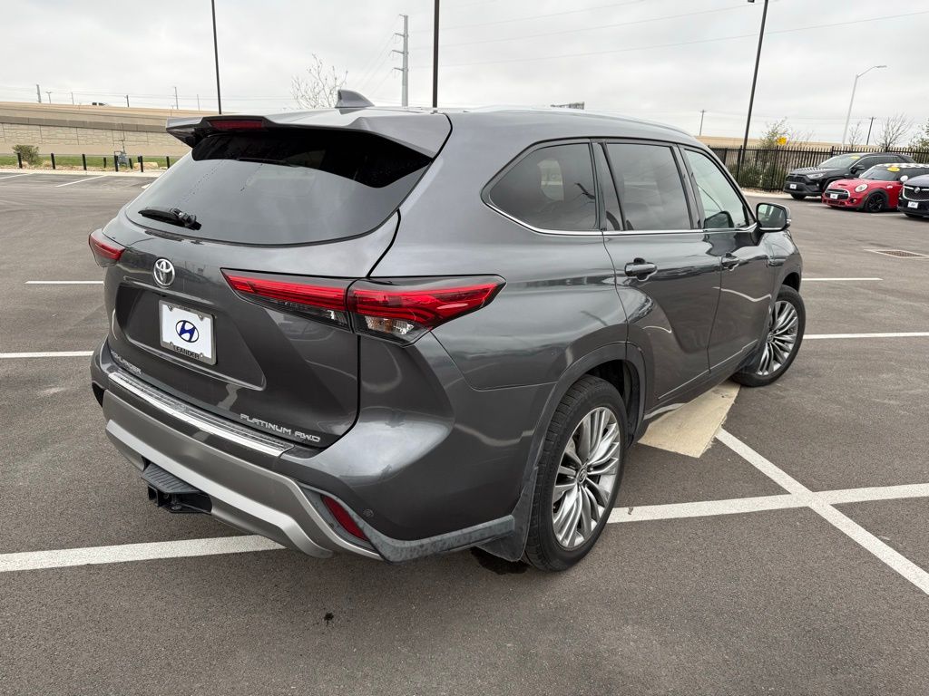 Thumbnail: 2021 Toyota Highlander - 5