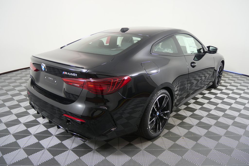 Thumbnail: 2026 BMW 4 Series - 4