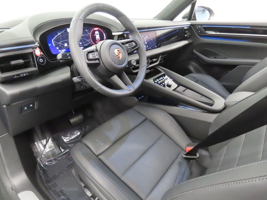 Thumbnail: 2025 Porsche Macan - 4