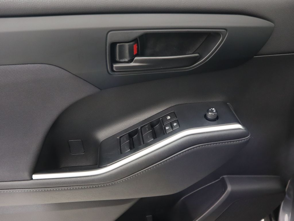 Thumbnail: 2023 Toyota Highlander - 24