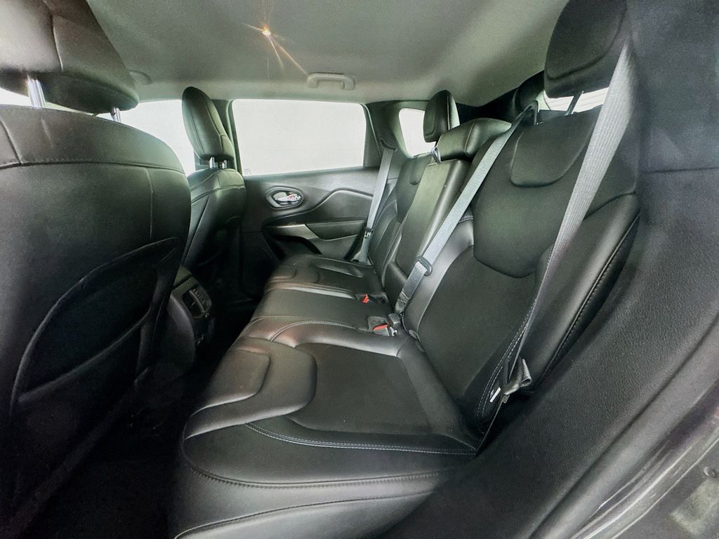 Used Car 2021 Jeep Cherokee  Latitude Plus For Sale Under $20,000 In Austin, Texas