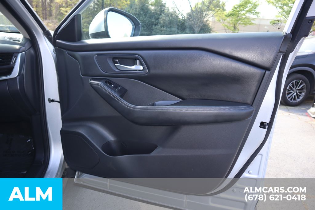 Used 2025 Silver Nissan SV image 29