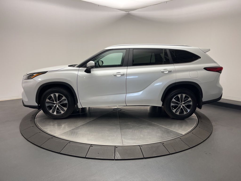 Thumbnail: 2023 Toyota Highlander - 4