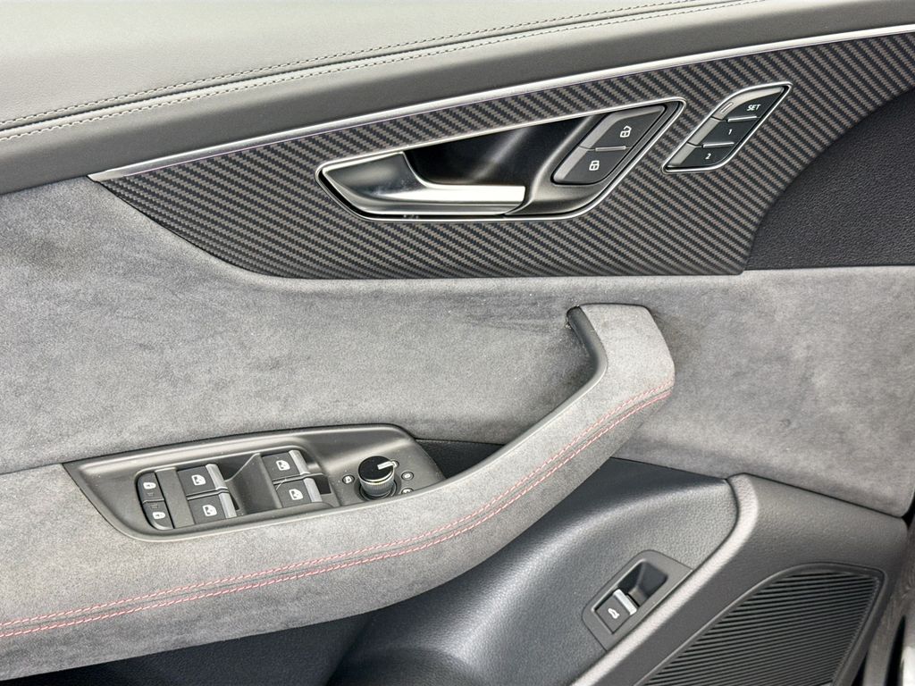 Thumbnail: 2026 Audi RS Q8 - 23