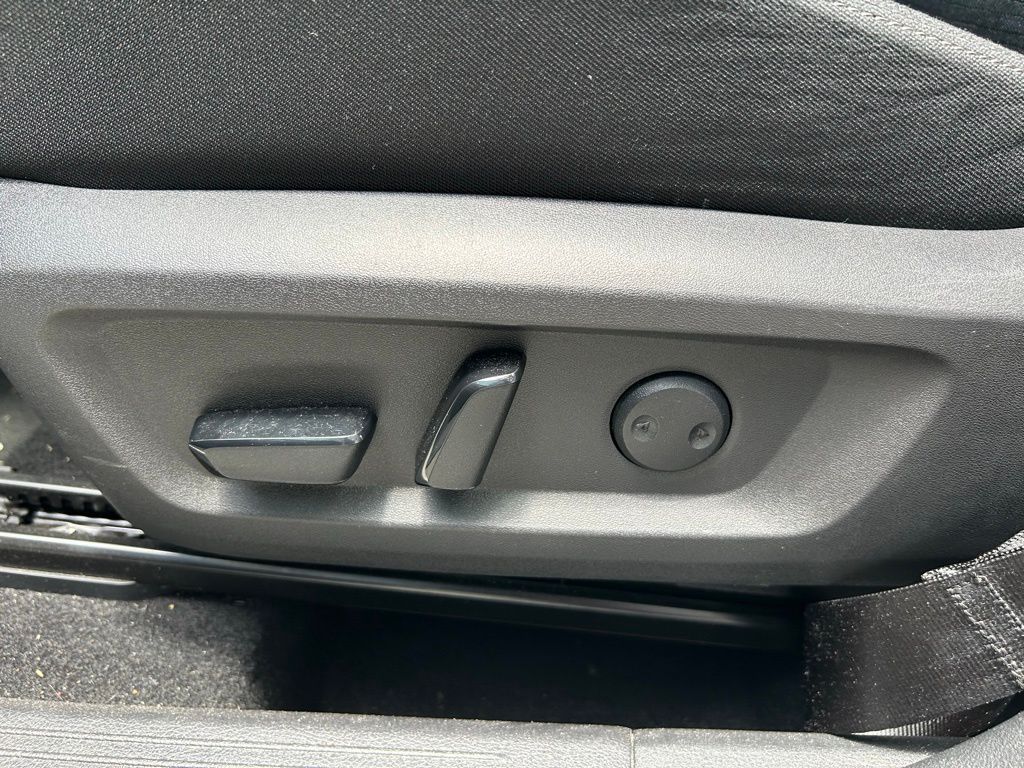 2021 Nissan Rogue SV 23