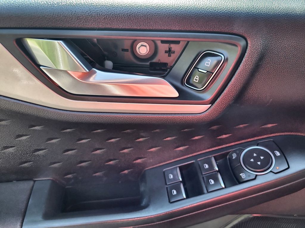 2020 Ford Escape SE 11