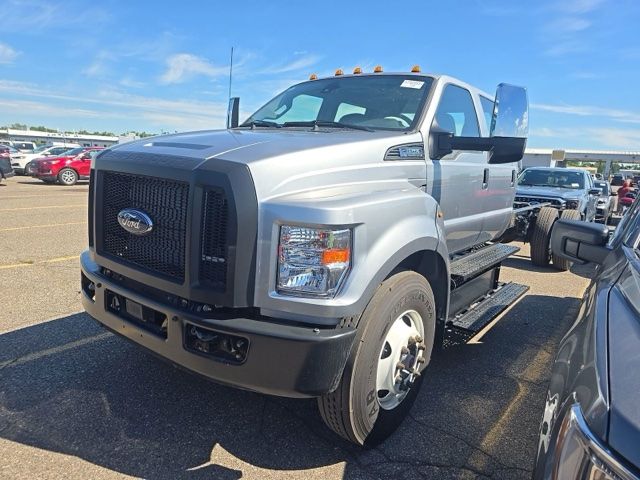 2027 Ford F-750SD Base