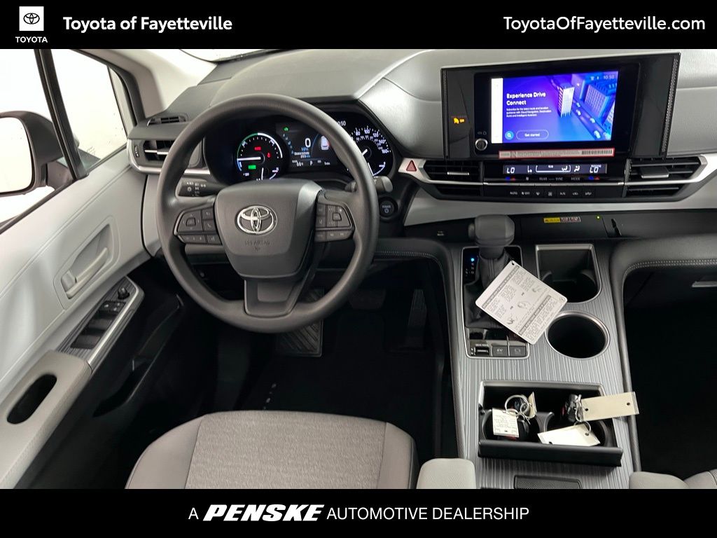 2025 Toyota Sienna LE 5