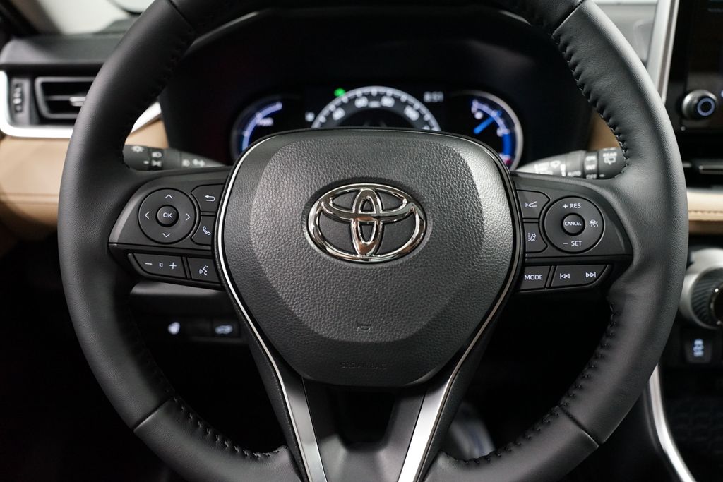 Thumbnail: 2025 Toyota RAV4 - 12