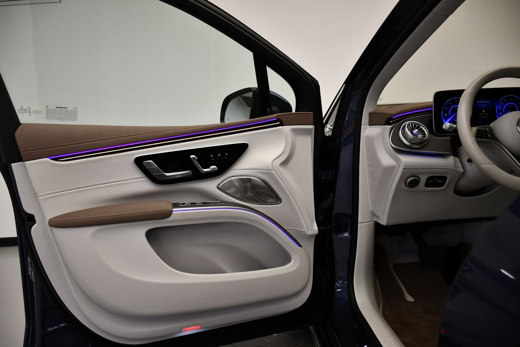 Thumbnail: 2023 Mercedes-Benz EQS - 30