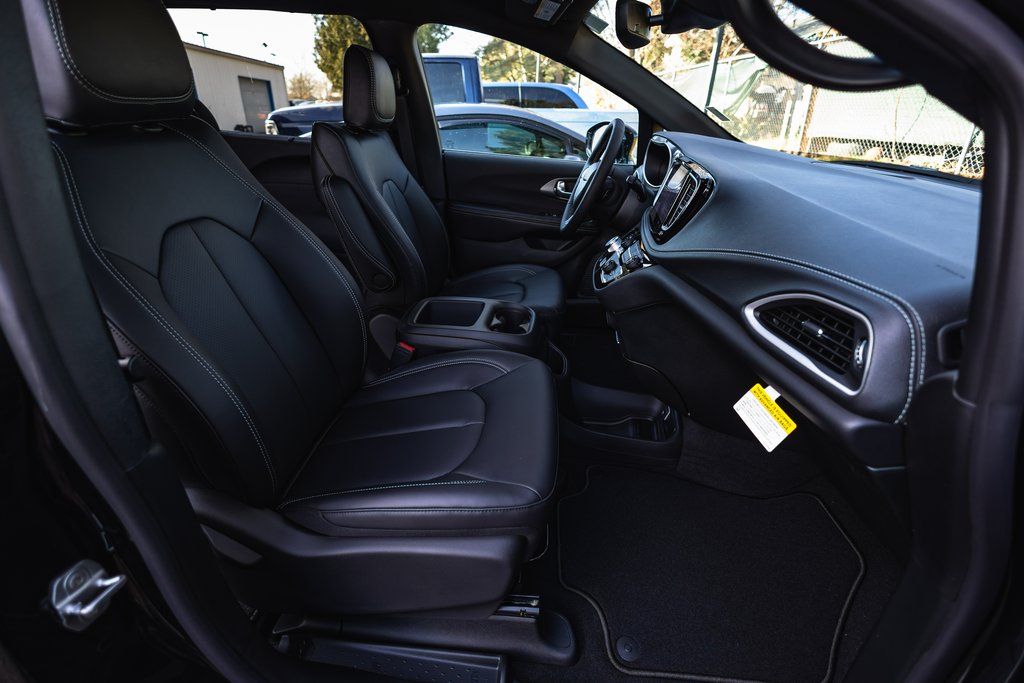 2026 Chrysler Pacifica Select thumbnail 27