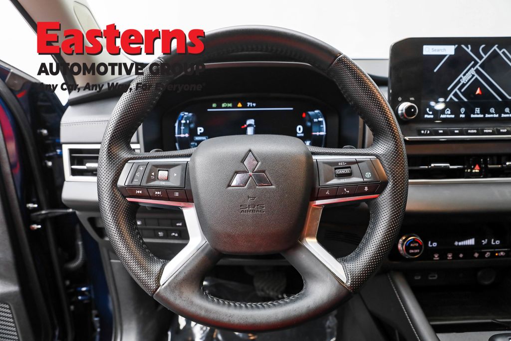 Used 2023 Blue Mitsubishi SE image 10