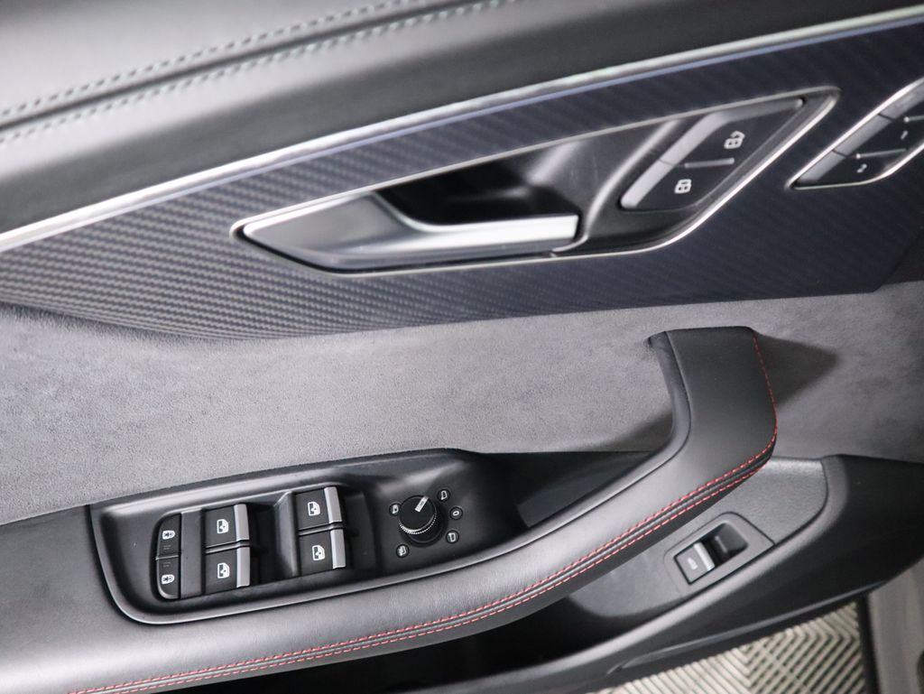 Thumbnail: 2024 Audi RS Q8 - 24