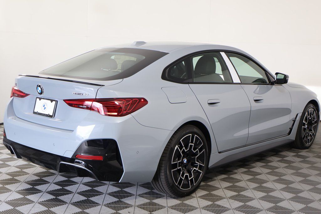 Thumbnail: 2026 BMW i4 - 2