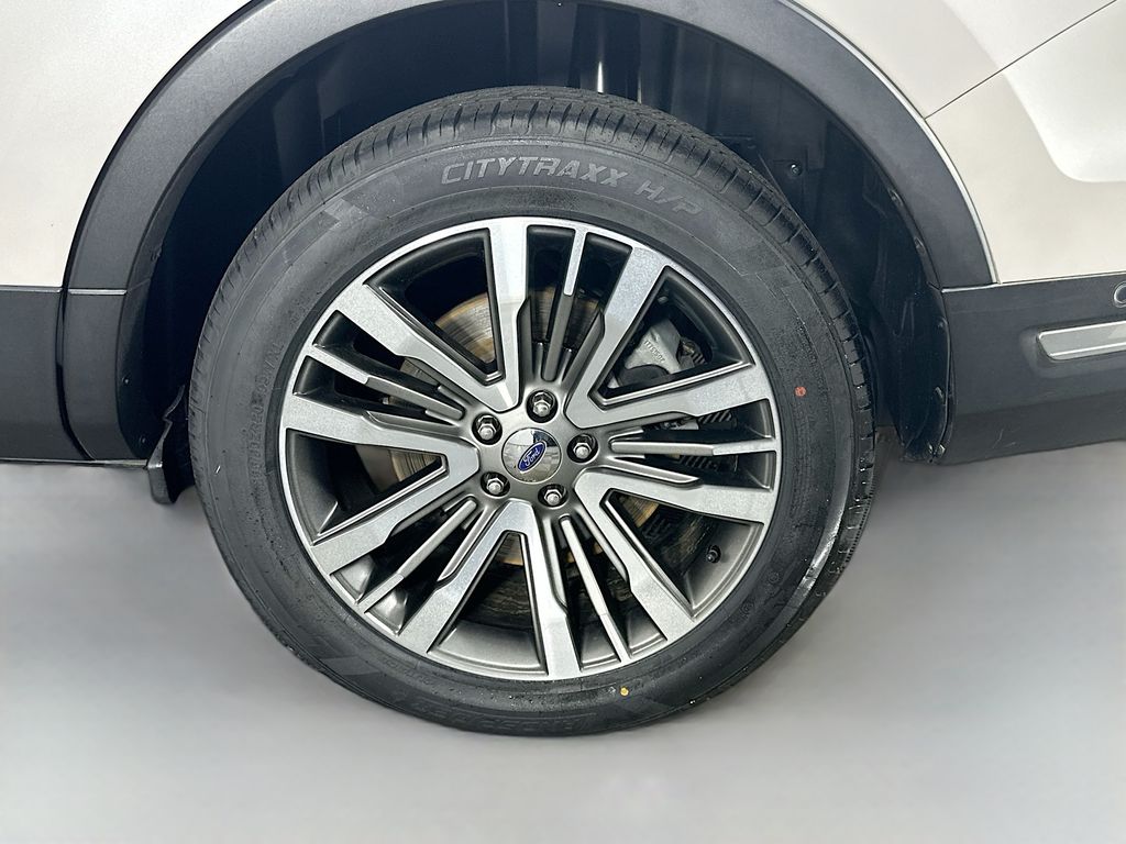 Used 2018 White Ford Platinum image 33