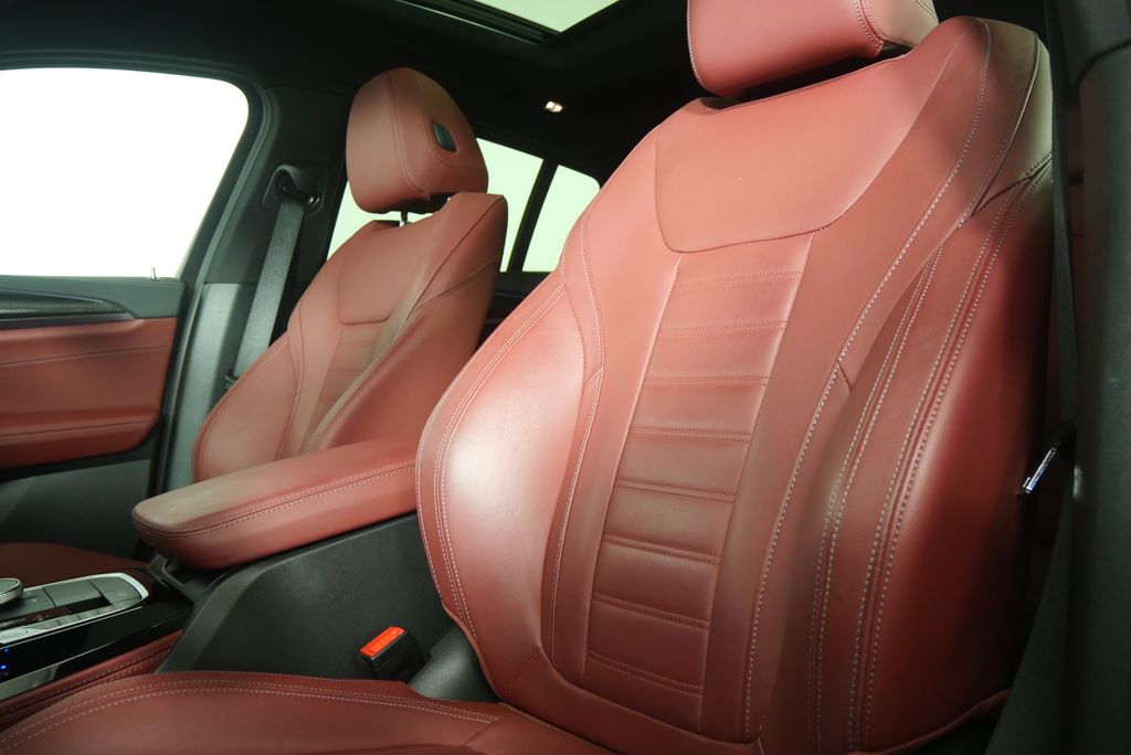 Thumbnail: 2023 BMW X4 - 11