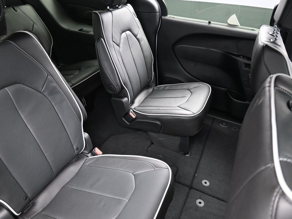 New 2026 Bright White Clearcoat Chrysler Limited image 37