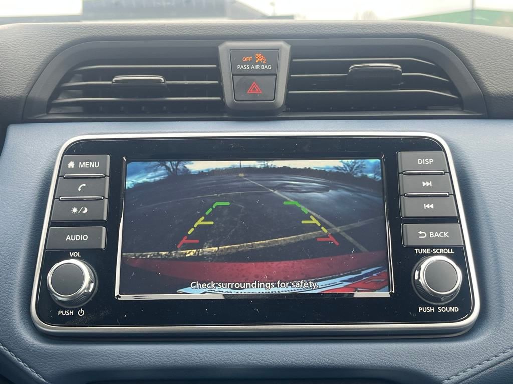 2025 Nissan Versa 1.6 SV photo