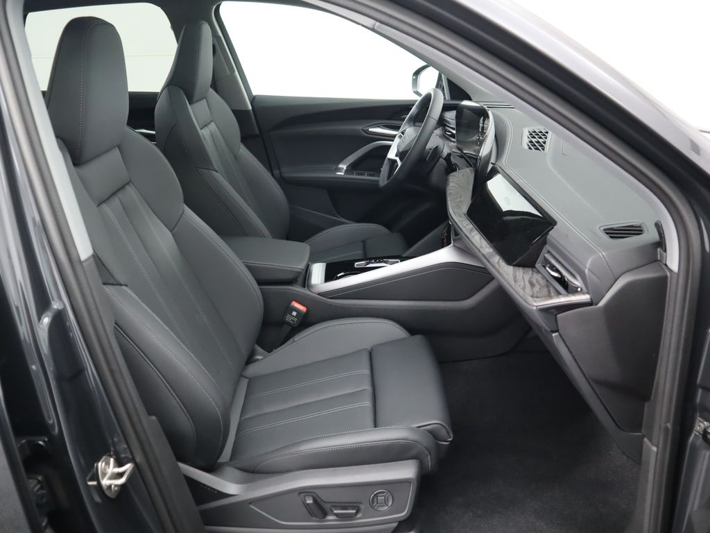 Thumbnail: 2025 Audi Q5 - 23