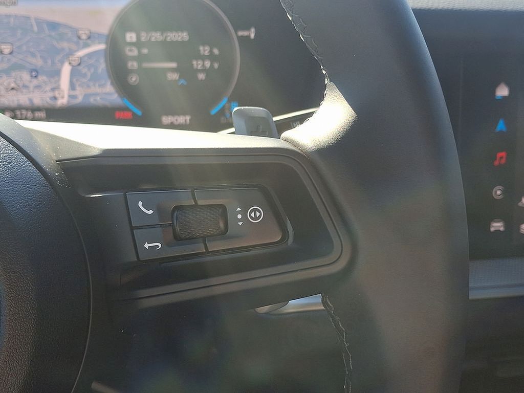 Thumbnail: 2025 Porsche Cayenne - 25