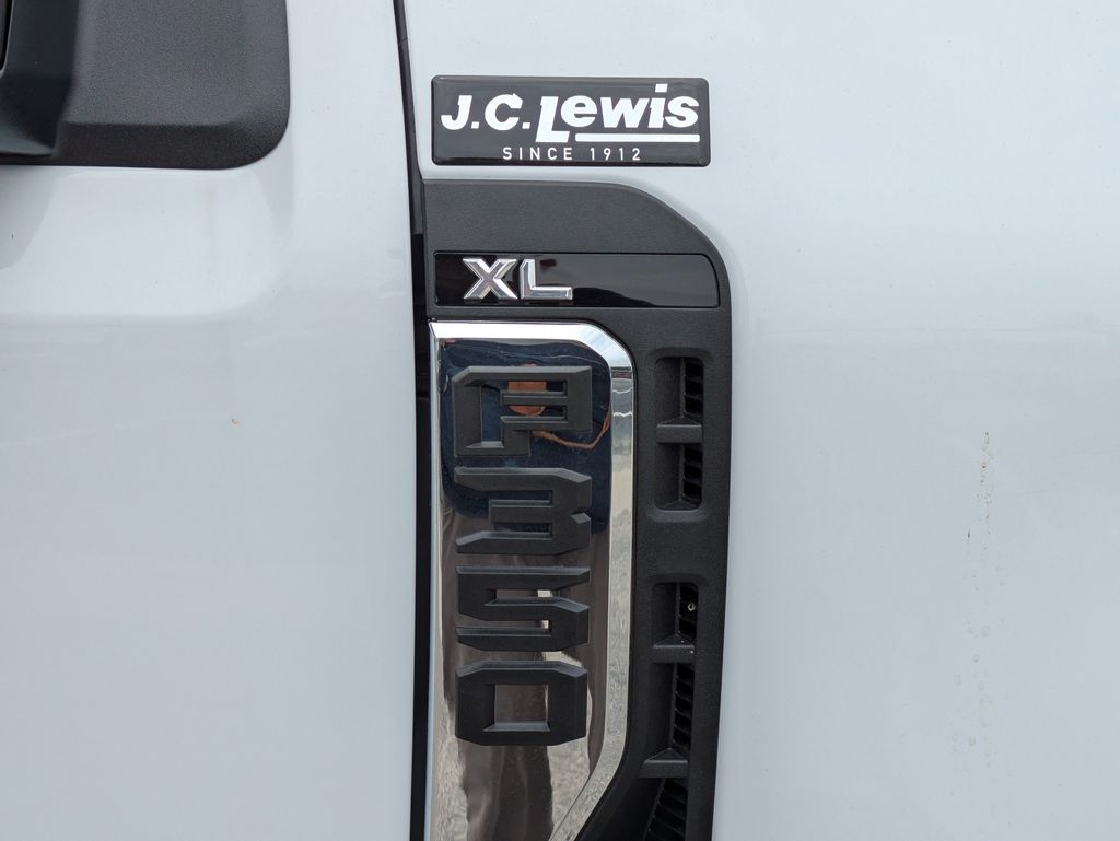 2026 Ford F-350 Chassis XL