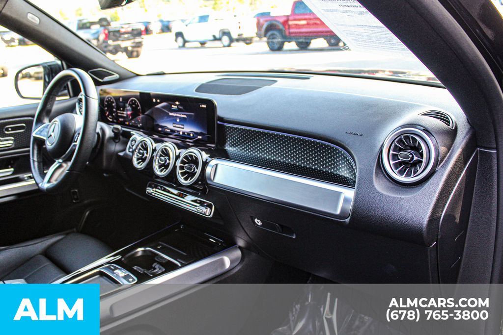 Used 2024 Black Mercedes-Benz GLB 250 image 23