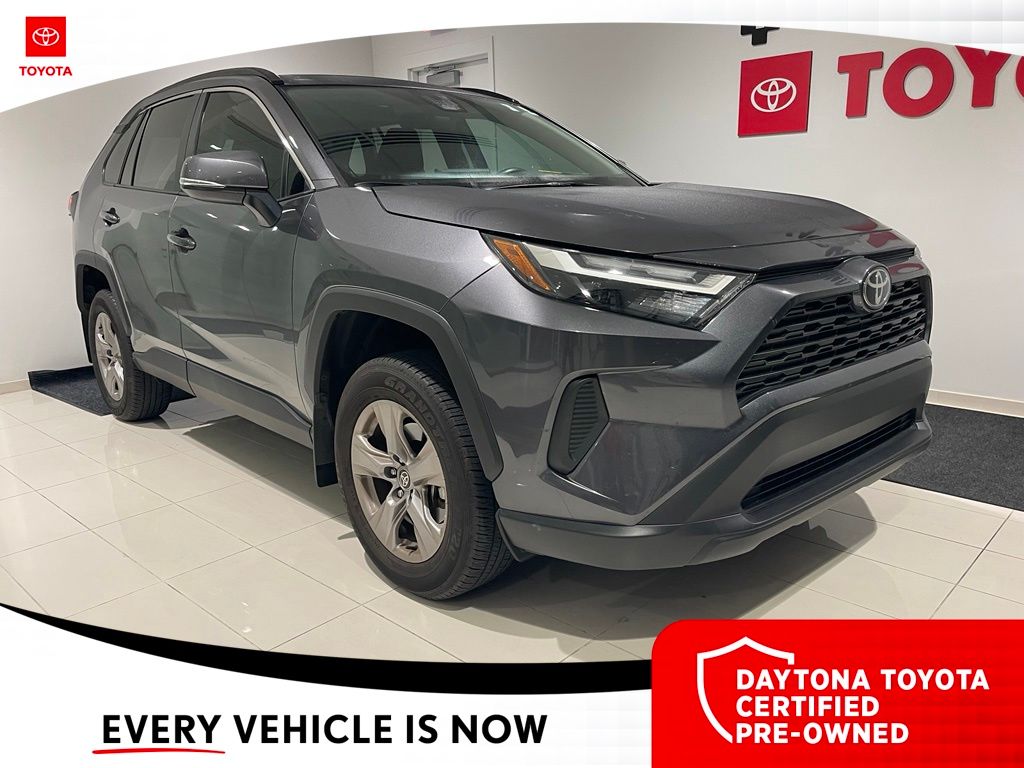 2025 Toyota RAV4 XLE - Photo 6