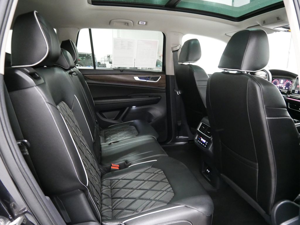 Used 2025 Volkswagen Atlas SUV