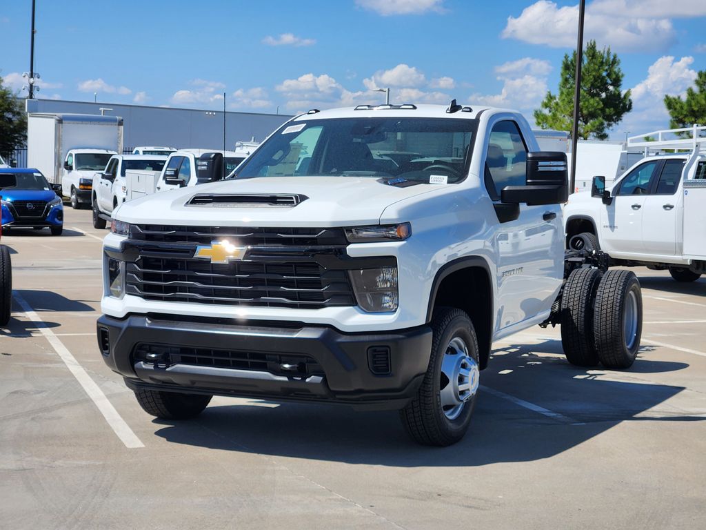 2025 Chevrolet Silverado 3500HD Work Truck photo 2