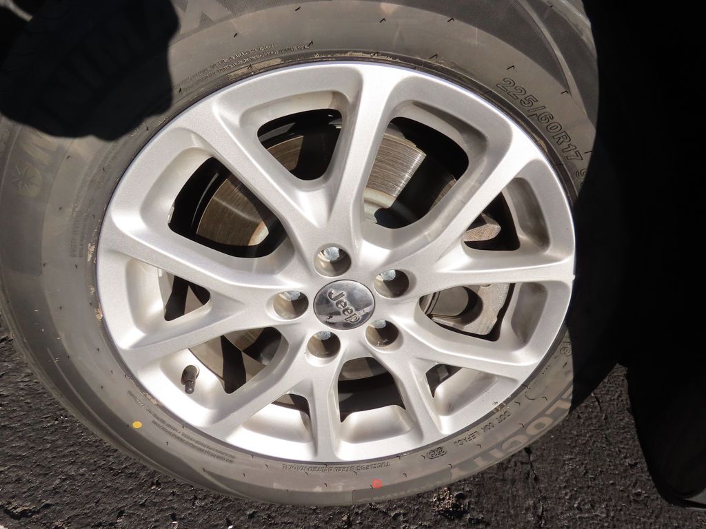 Thumbnail: 2018 Jeep Cherokee - 18