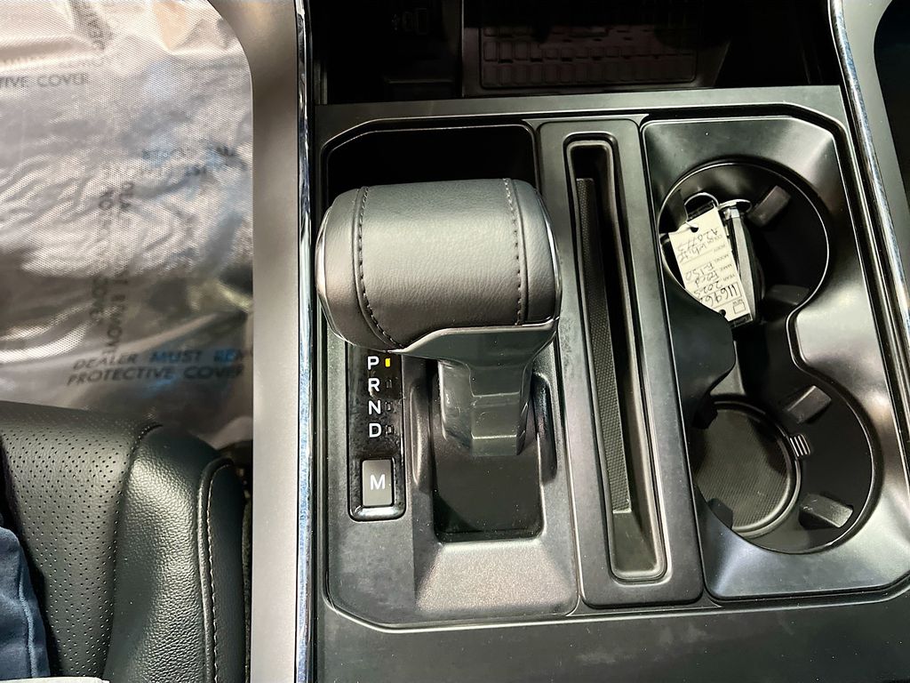 Used 2025 White Metallic Ford Lariat image 17