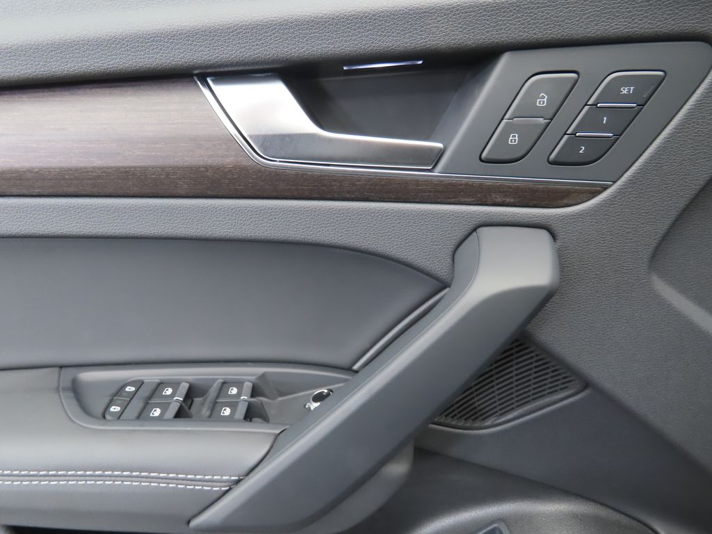 2025 Audi Q5  25